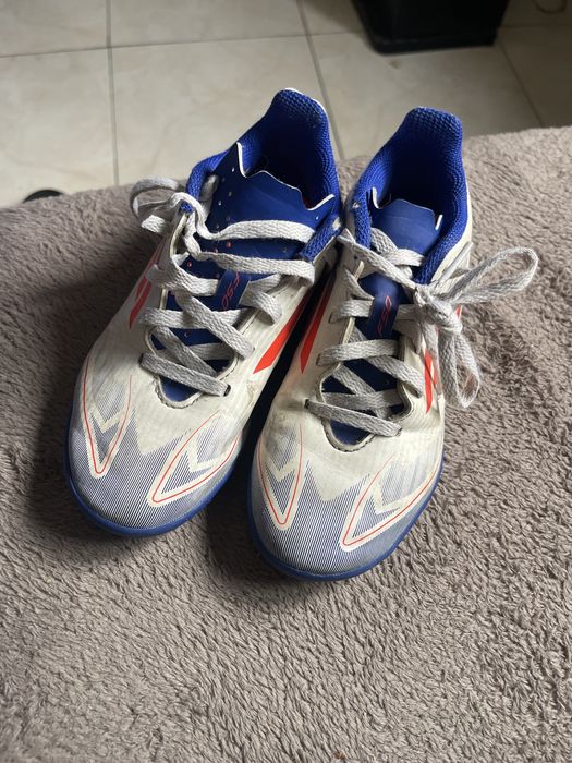 Tenis adidas de crianca numero 31