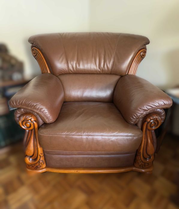 Conjunto de sofás em pele castanha - 3 lugares + 2 individuais!!