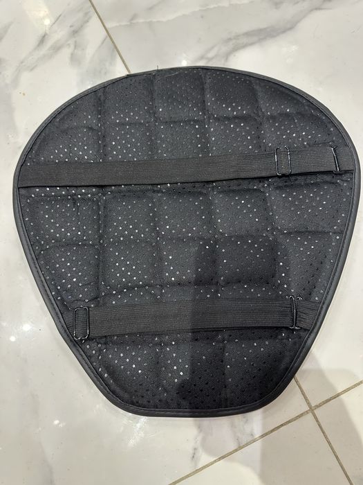 Накладка на сиденье мотоцикла