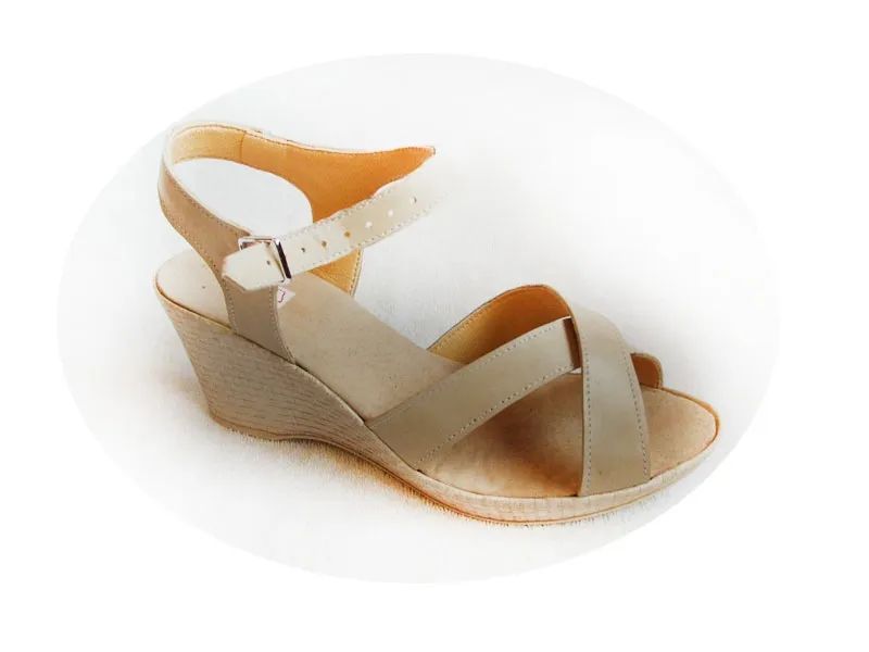 SKÓRZANE sandały beżowe koturn  tęgośc  G i H  36