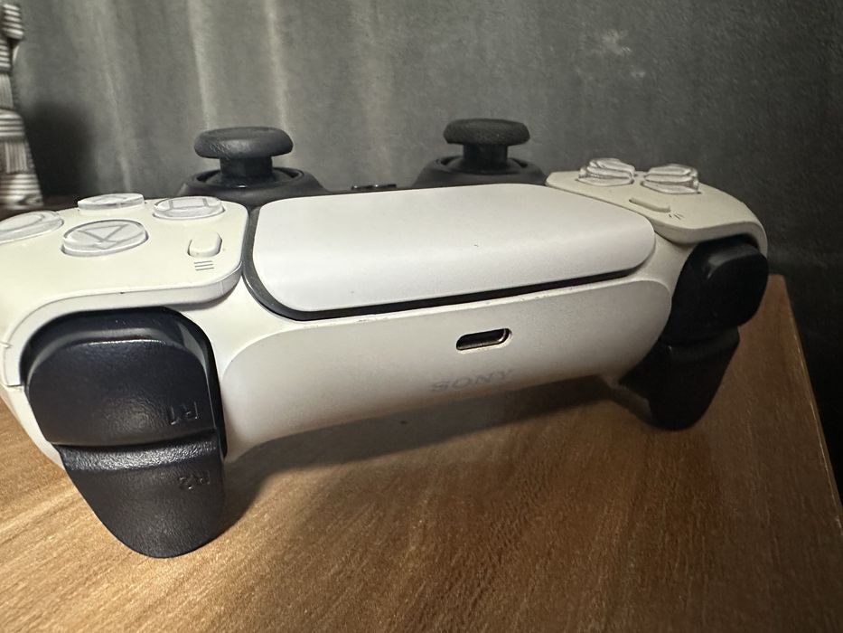 Продаю оригинальный джойстик Sony DualSense для PS5
