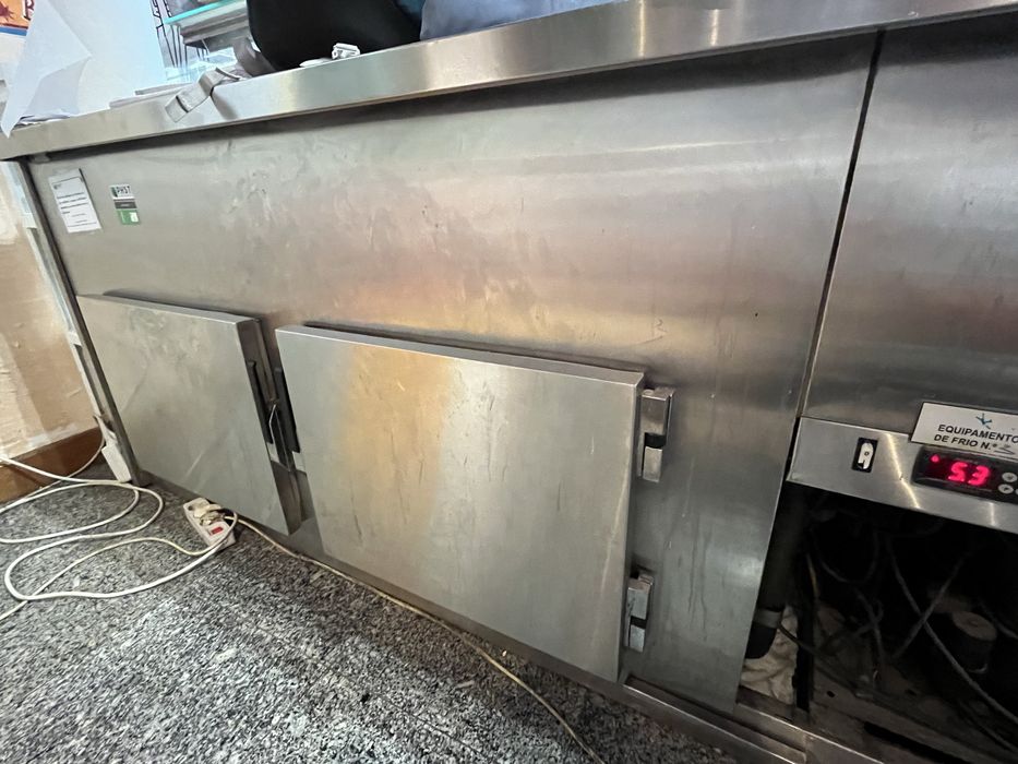 Vitrine refrigerada  udada 600€ negociavel
