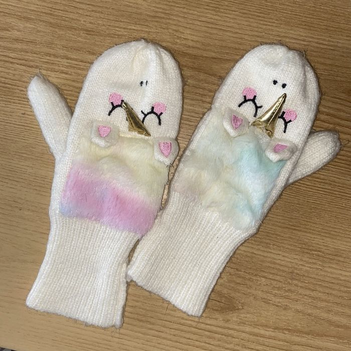 Рукавички в’язані з єдинорогами