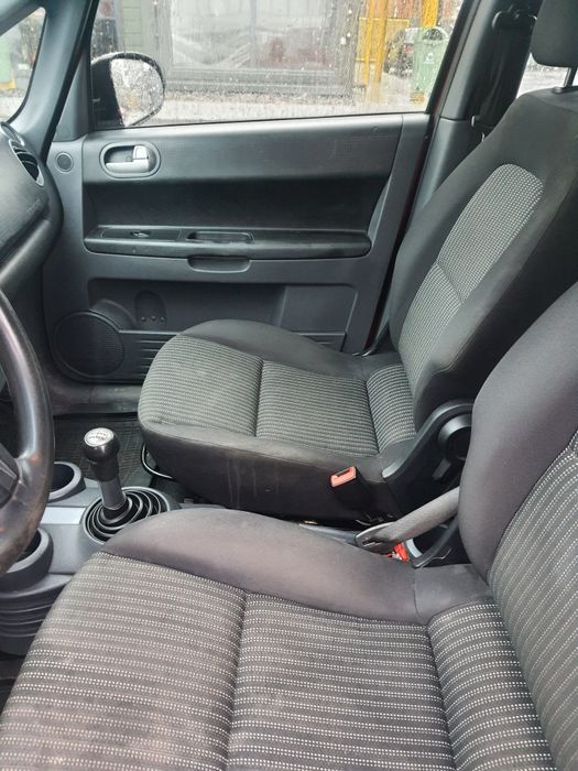 Мітсубісі кольт 2007 року