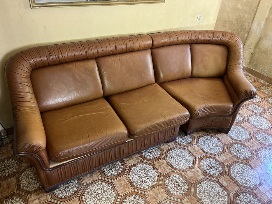 Sofá em pele (c/ cama de solteiro e canto)