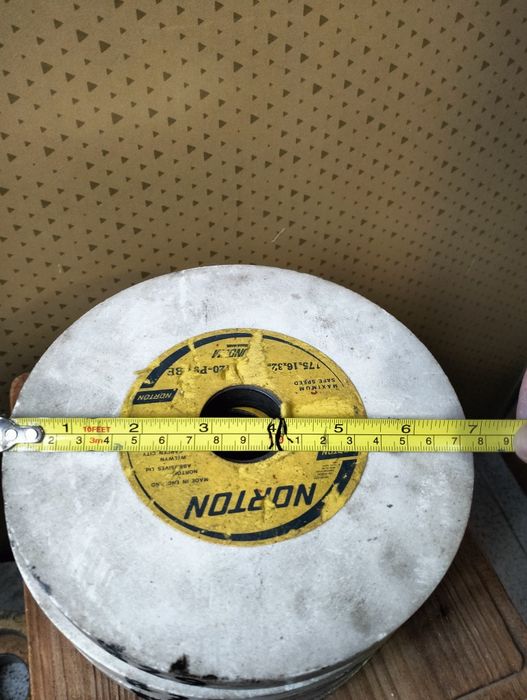 Vários pedras de esmoril