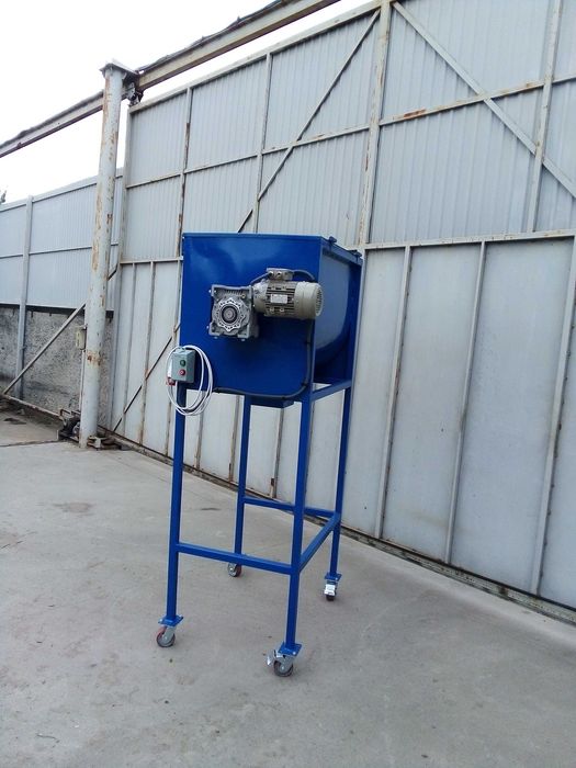 Кормозмішувач  горизонтальний,,змішувач кормів.