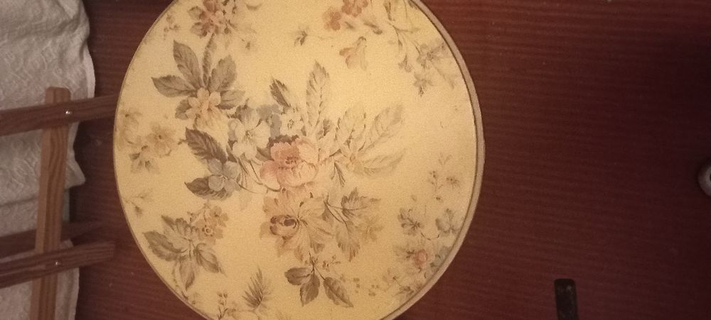 Mesa centro pequena muito antiga madeira