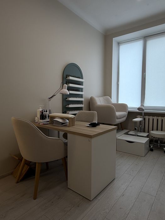 Готовий манікюрний бізнес , Луцьк . Можуть бути меблі по окремості