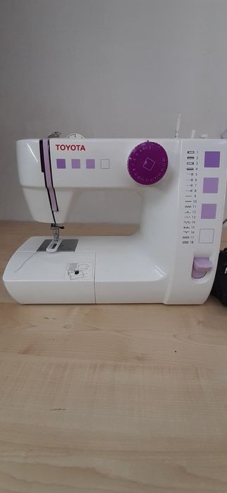 Швейна побутова машина"Toyota"