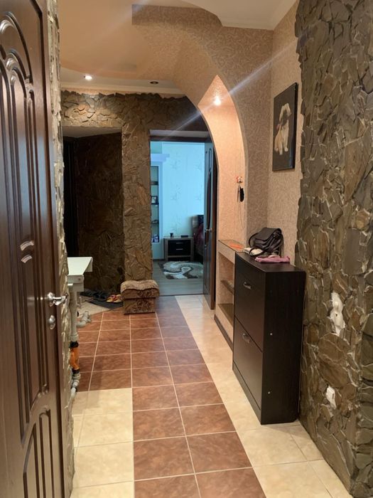 Продам 3к Шкільна 22а Петропавлівська Борщагівкa та  гараж