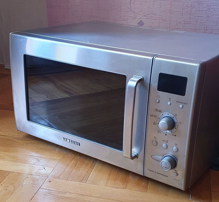 Продам мікрохвильову піч SAMSUNG C139STR