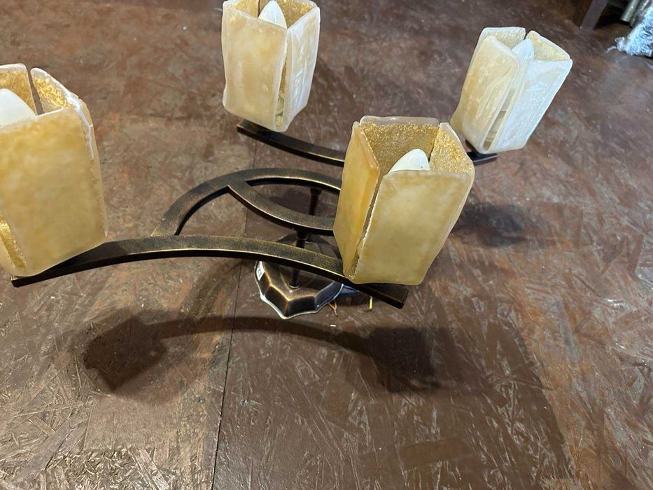 Люстра на 4 патрони. Скло Італія