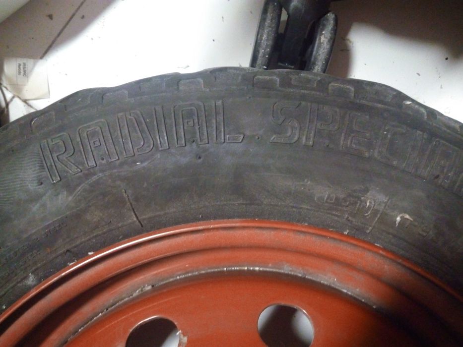 Jante de 14 polegadas Firestone, em bom estado e perfeitamente direita.