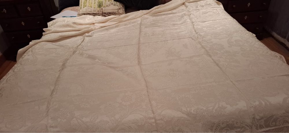 Colcha em cetim  branca