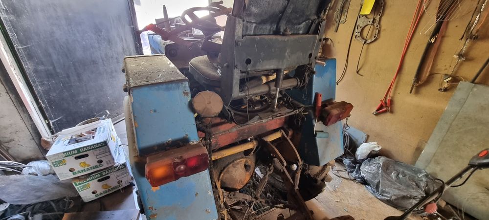 Трактор плуг и прицеп