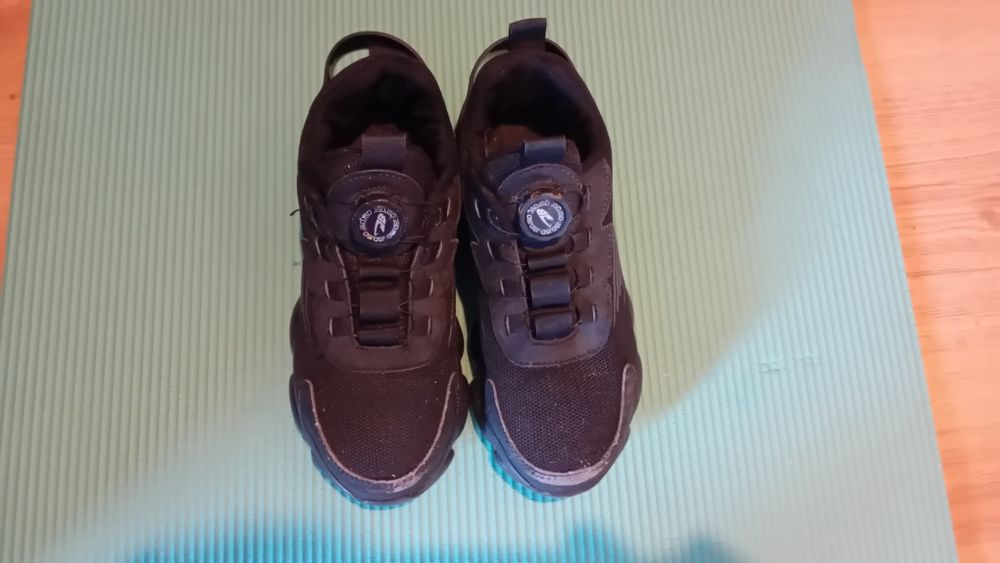 Buty z metalem wsirodku