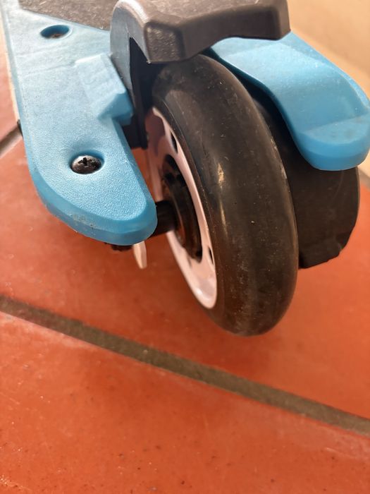 2 trotinetes de crianca