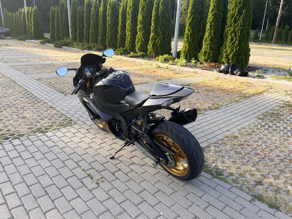 Продам suzuki gsxr 1000 k7-k8