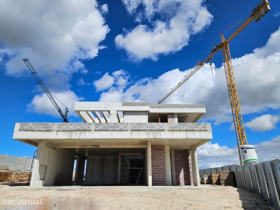 Plot with partially built house next to Óbidos Lagoon, golf courses, and beach