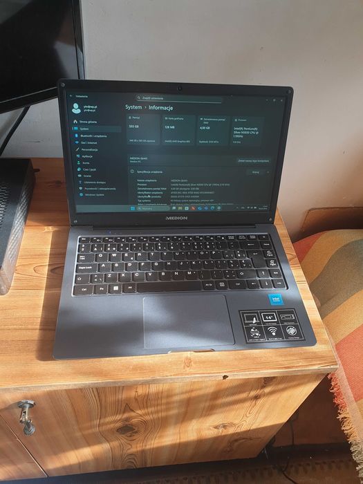 Laptop Medion E14223. Nowoczesny, lekki i praktyczny