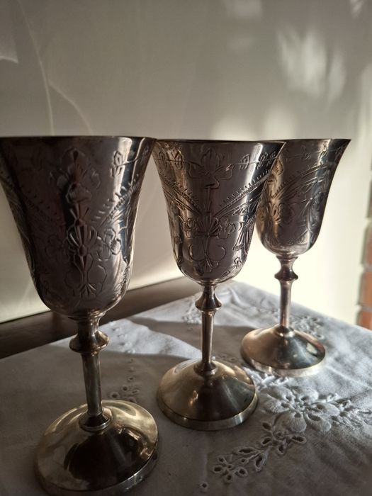 Trzy posrebrzane kieliszki