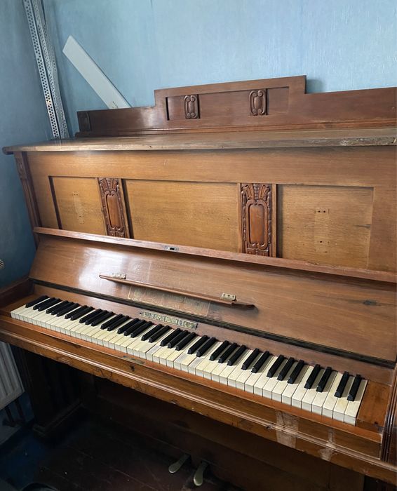 Pianino M.Janowsky Hollieferant