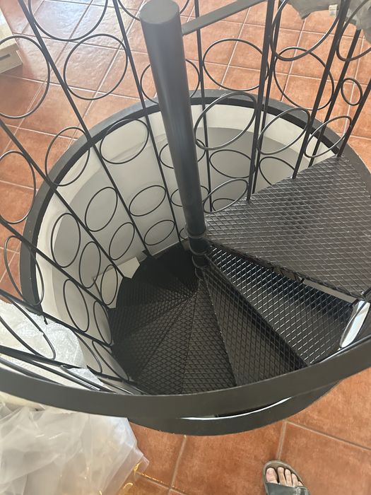 Escada em Caracol em Ferro — 1,6 m de diâmetro, 3 m de altura