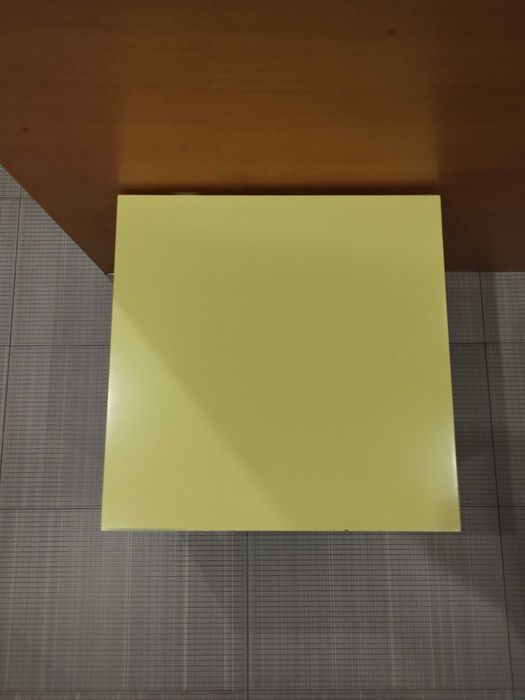 Mesinha de cabeceira de criança IKEA