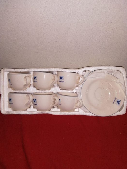 Chávenas de café nunca usadas