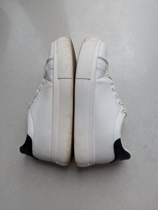 Białe sneakersy damskie Born2Be