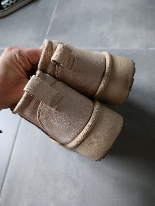 Kremowe buty damskie śniegowce typu Emu 37 Born2be