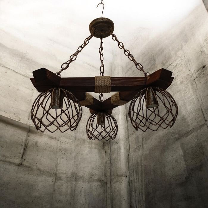 Люстра з дерева на 3 плафони.