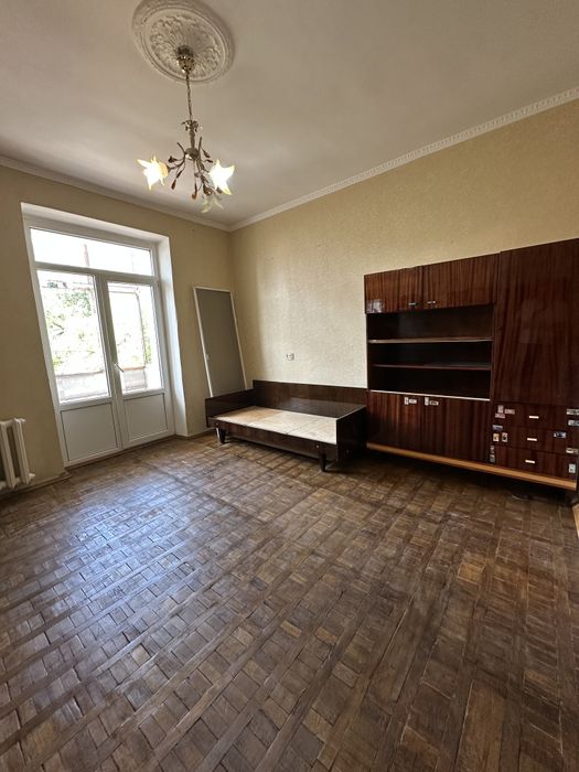 Продам 3х комнатную квартиру "сталинка" ул. Пушкинская, район старого ЖД вокзала