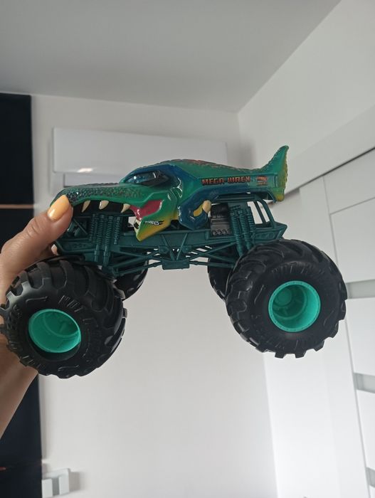 Hot wheels mega wrex duży pojazd z ogromnymi kołami