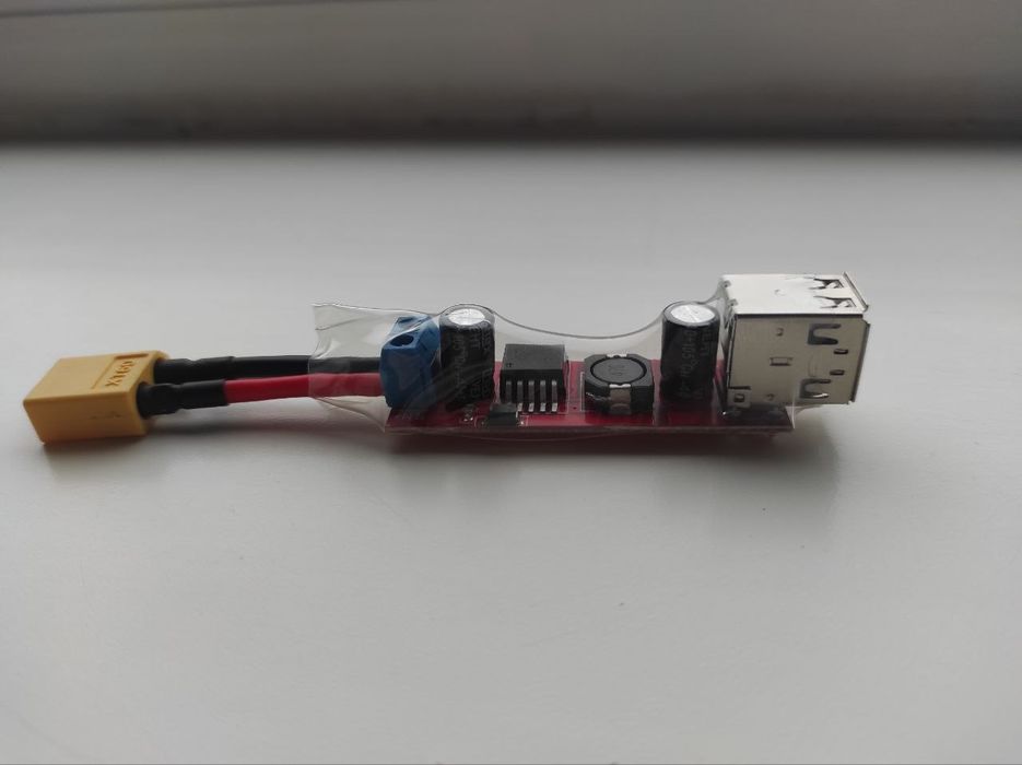 Зарядний пристрій USB від 2-6S батарей XT60 (до 40 вольт)