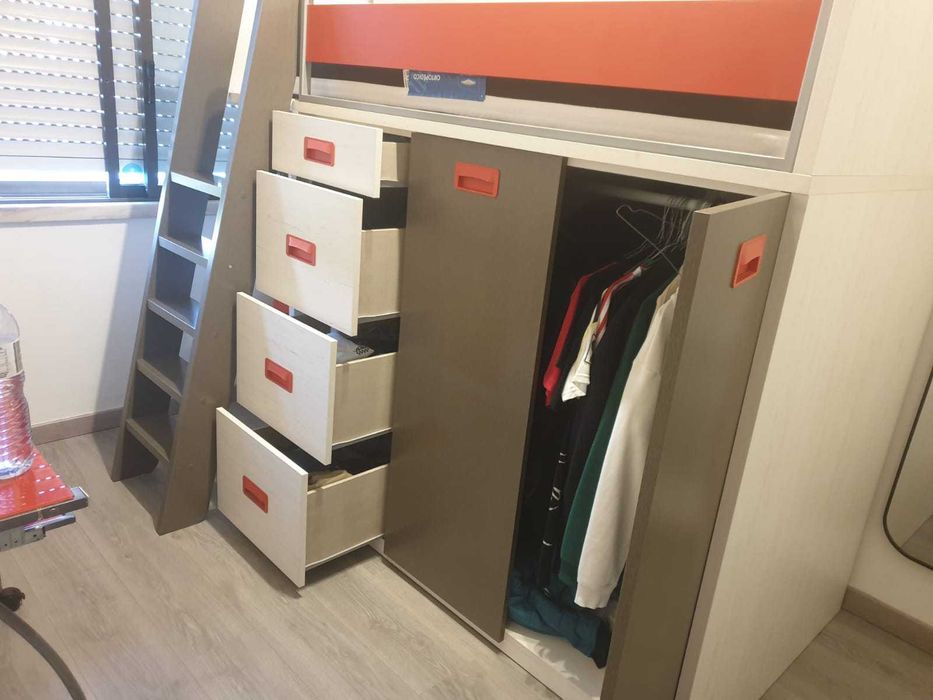 Beliche em Madeira Maciça com Roupeiro e Gavetões