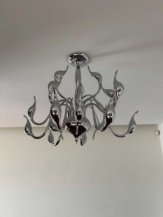 Candeeiro de Teto Moderno/Lustre Cromado de Design Elegante