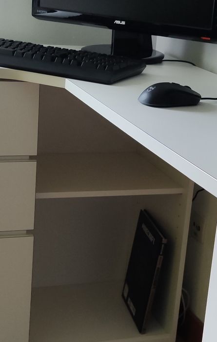 Secretária de canto com módulo adicional