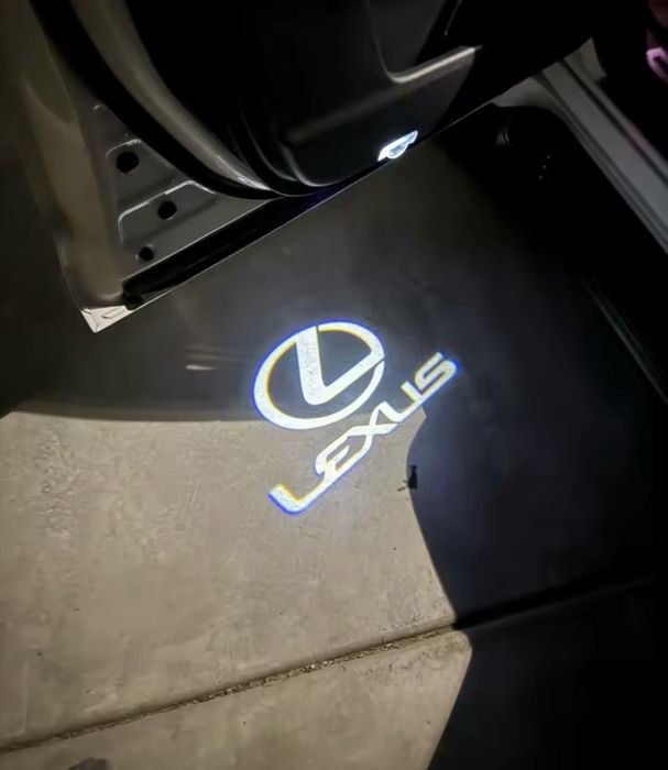 Підсвітка дверей проєкція LEXUS