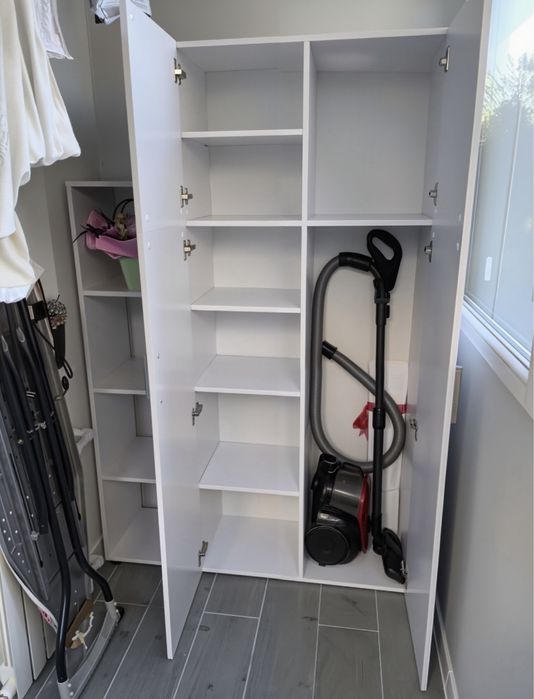 Шафа Пенал для одягу з поличками Шкаф для одежды с полками в спальню