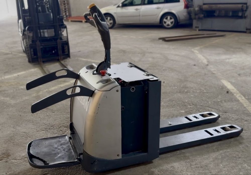 Porta paletes/ stacker nissan!! Recondicionado!! Oportunidade!!