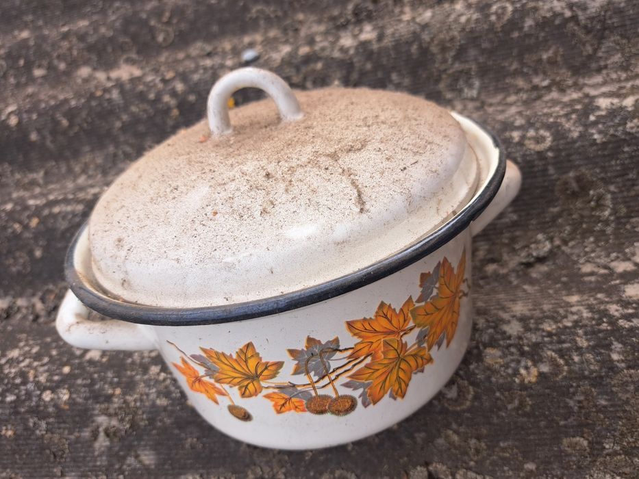 Кастрюлі емальовані. Всі різні . Нові.