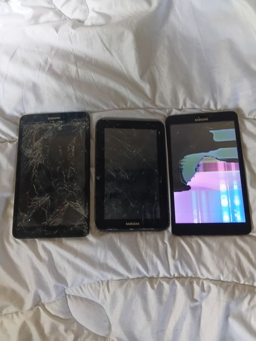 Продам 3 планшета Samsung на запчасти.