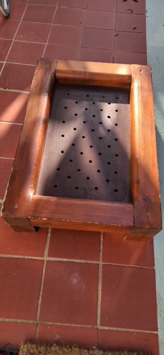 Cama em madeira para cão ou gato