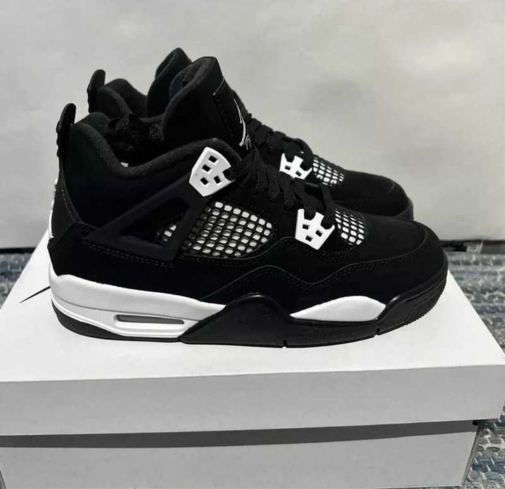 Jordan 4 Retro White Thunder r.39