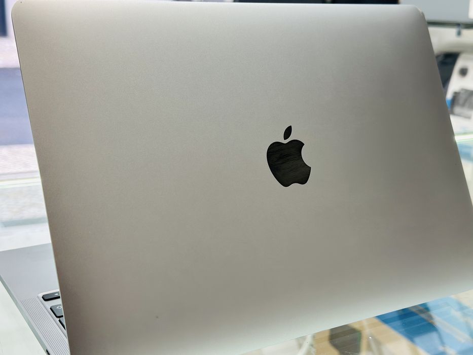 Macbook Pro 2020 16GB/256GB Core i7 Touchbar