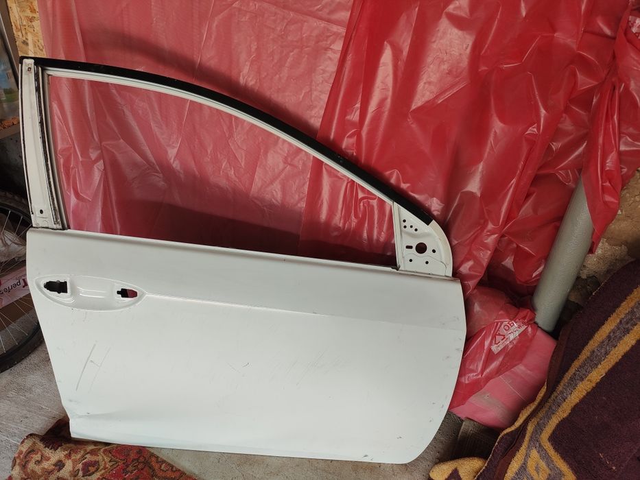 Двері передні праві Toyota Corolla Е170, 2017 рік
