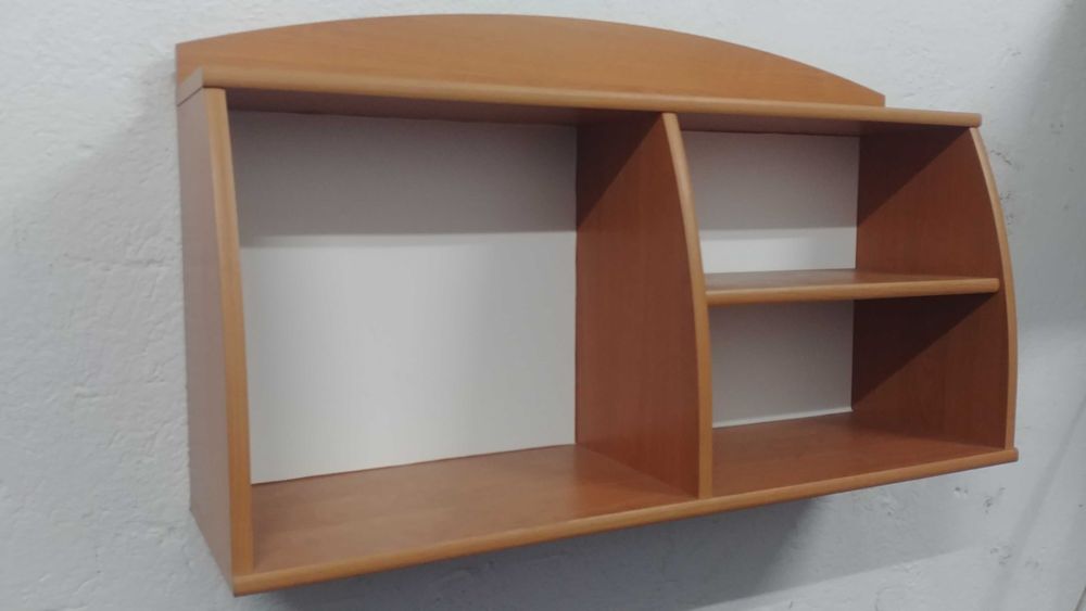 Półka ścienna do małego pokoju