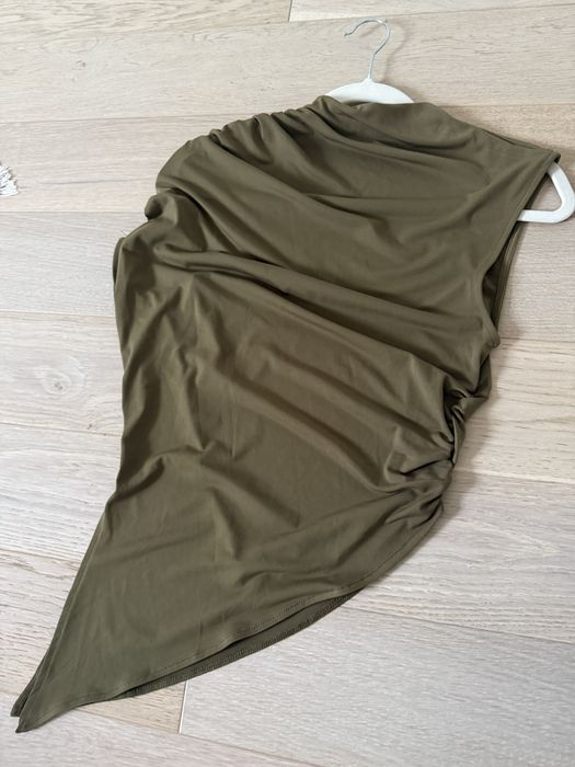 Топ Zara хакі. Дуже стильний. і гарний.